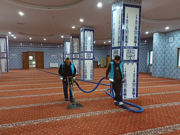 rize-belediyesinden-ramazan-ayi-oncesi-camilerde-temizlik-calismasi-13.jpg