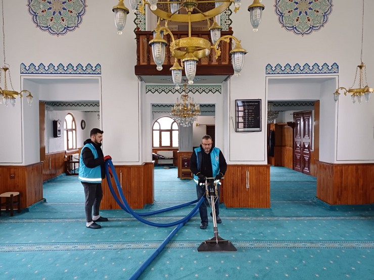 rize-belediyesinden-ramazan-ayi-oncesi-camilerde-temizlik-calismasi-5.jpg