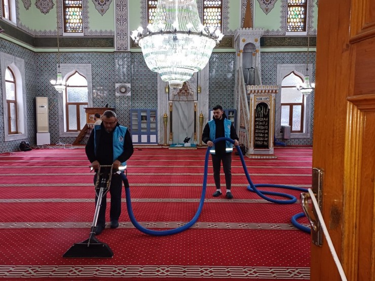 rize-belediyesinden-ramazan-ayi-oncesi-camilerde-temizlik-calismasi-6.jpg