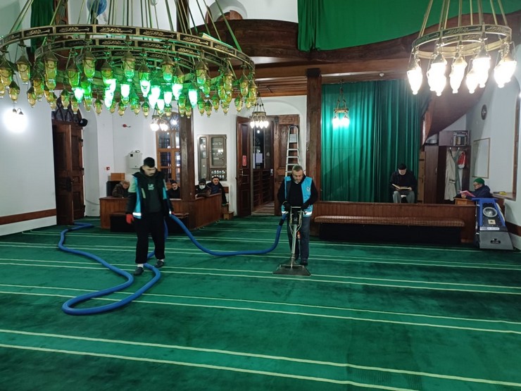 rize-belediyesinden-ramazan-ayi-oncesi-camilerde-temizlik-calismasi-7.jpg