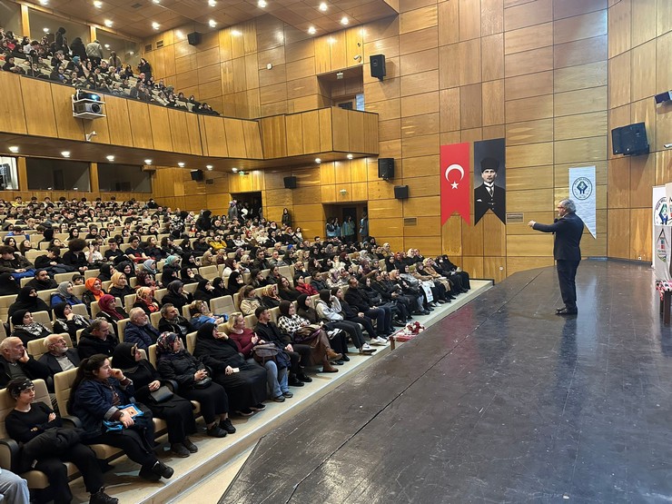 rize-belediyesinin-sitki-aslanhan-basariya-gulumse-isimli-konferansina-yogun-katilim-2.jpg