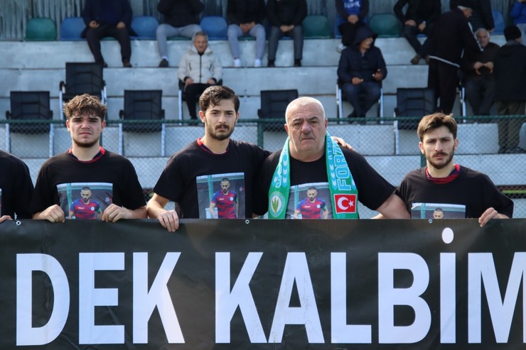 rize-ozel-idarespor-takim-kaptani-fatih-kaan-arimanin-vefatindan-dolayi-ertelenen-palandoken-belediyesispor-karsisinda-oynadigi-maci-3-0-kazandi-3.jpg