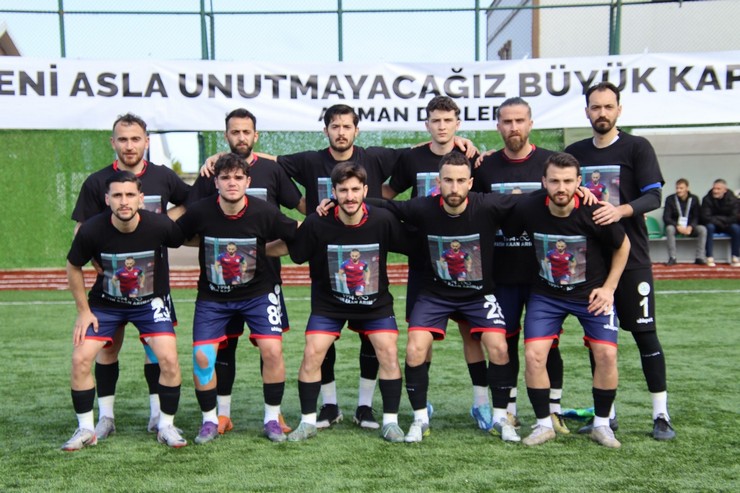 rize-ozel-idarespor-takim-kaptani-fatih-kaan-arimanin-vefatindan-dolayi-ertelenen-palandoken-belediyesispor-karsisinda-oynadigi-maci-3-0-kazandi-5.jpg