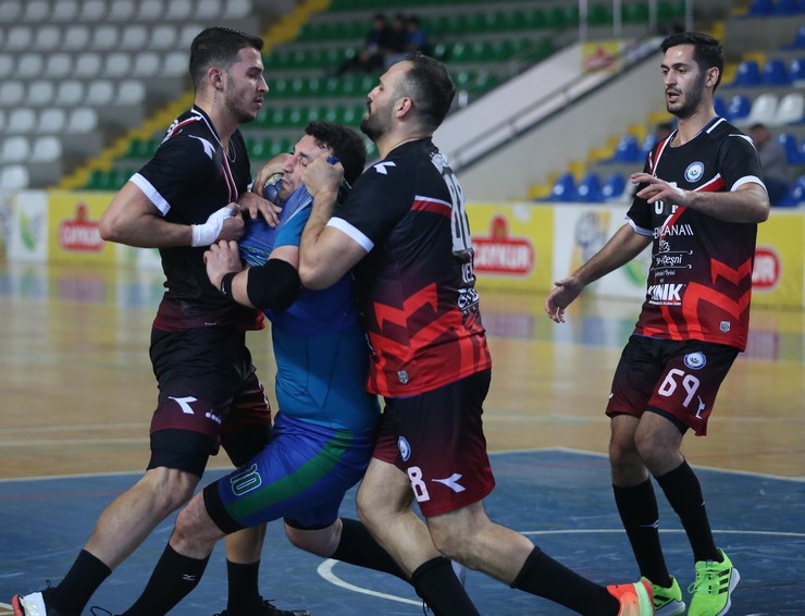 rize-belediyespor-hentbol-erkekler-super-ligin-15-haftasinda-sahasinda-nilufer-belediyesporu-31-27-maglup-etti-13.jpg