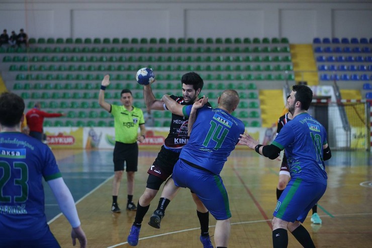 rize-belediyespor-hentbol-erkekler-super-ligin-15-haftasinda-sahasinda-nilufer-belediyesporu-31-27-maglup-etti-7.jpg