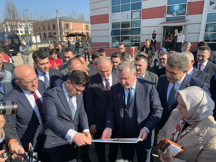 genclik-ve-spor-bakani-osman-askin-bak-geldigi-duzcede-cesitli-ziyaret-ve-proje-incelemelerinde-bulundu-6.jpg