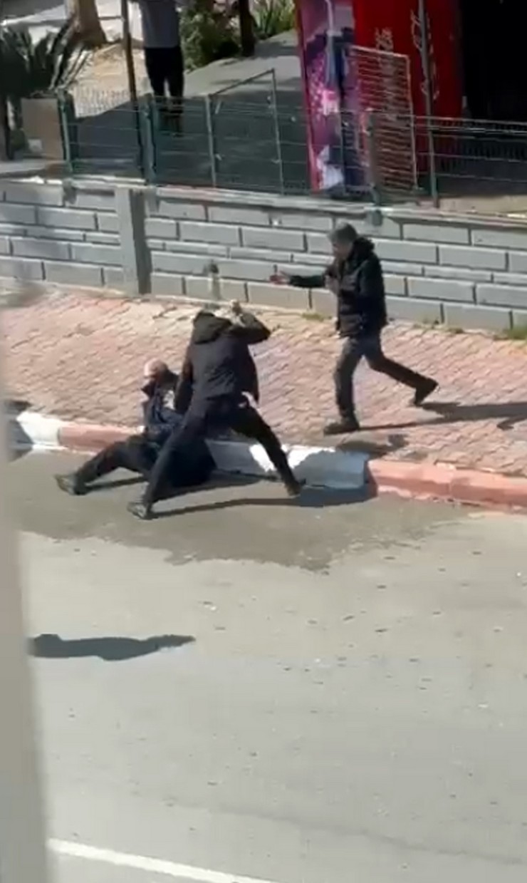 zabitalarin-bicakli-mobbing-kavgasi-1-olu-3.jpg