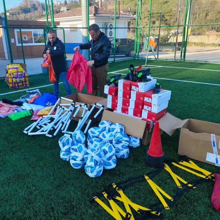 madenli-belediyespora-kocaeliden-destek-2.jpg