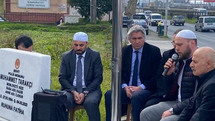 hatayda-deprem-sonrasi-gorevlendirilen-rizeli-polis-memuru-muhammet-tarakci-vefatinin-sene-i-devriyesinde-memleketi-rizede-dualarla-anildi-3.jpg