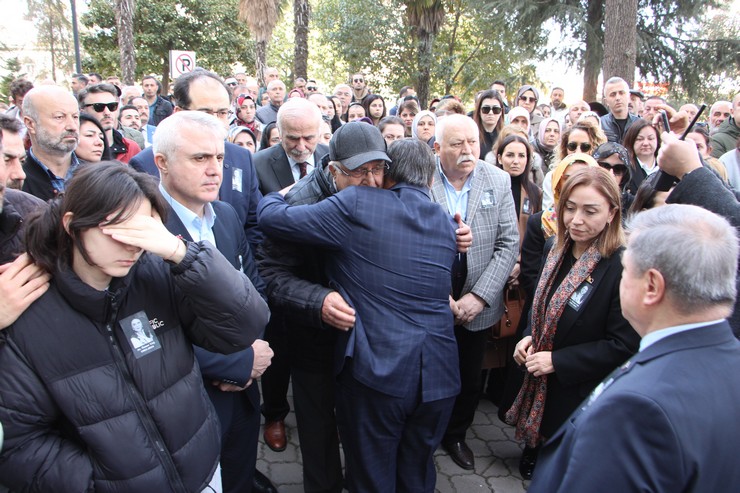 gumushanede-katildigi-durusmadan-donerken-gecirdigi-trafik-kazasinda-hayatini-kaybeden-avukat-oznur-tas-42-icin-samsun-adliyesinde-toren-duzenlendi.jpg