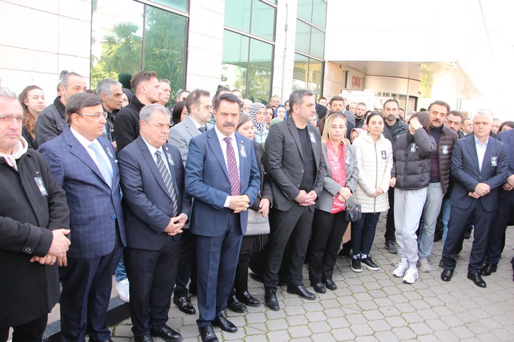 gumushanede-katildigi-durusmadan-donerken-gecirdigi-trafik-kazasinda-hayatini-kaybeden-avukat-oznur-tas-43-icin-samsun-adliyesinde-toren-duzenlendi.jpg