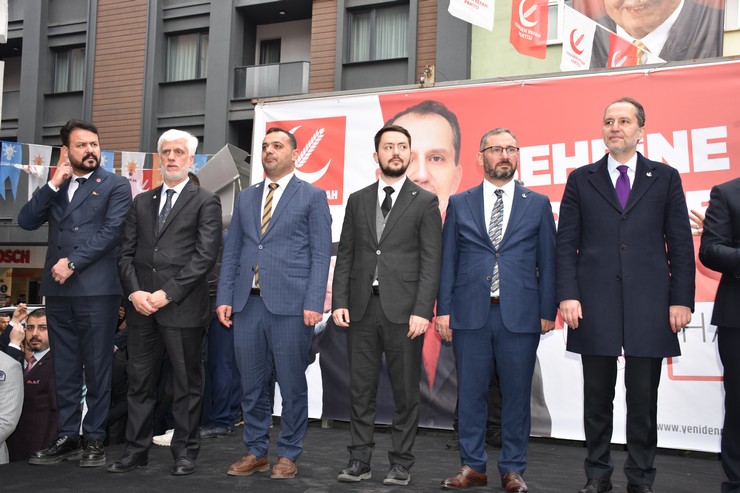 yeniden-refah-partisi-genel-baskani-fatih-erbakan-trabzonun-arsin-ilcesinde-vatandaslarla-bir-araya-geldi-8.jpg