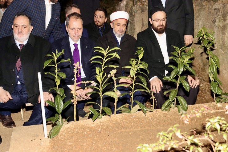 fatih-erbakan-rizede-resul-bolukbas-hocaefendinin-kabrini-ziyaret-etti-2.jpg