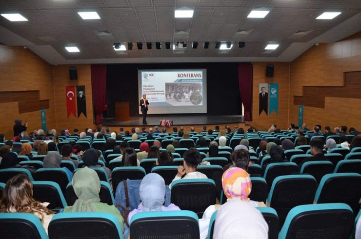 rize-il-milli-egitim-muduru-yusuf-tufekci-recep-tayyip-erdogan-universitesi-egitim-fakultesi-tarafindan-duzenlenen-ogretmenlik-meslegi-konulu-konferansa-katildi-2.jpg