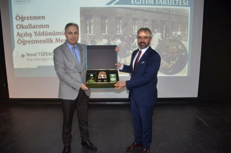 rize-il-milli-egitim-muduru-yusuf-tufekci-recep-tayyip-erdogan-universitesi-egitim-fakultesi-tarafindan-duzenlenen-ogretmenlik-meslegi-konulu-konferansa-katildi-6.jpg