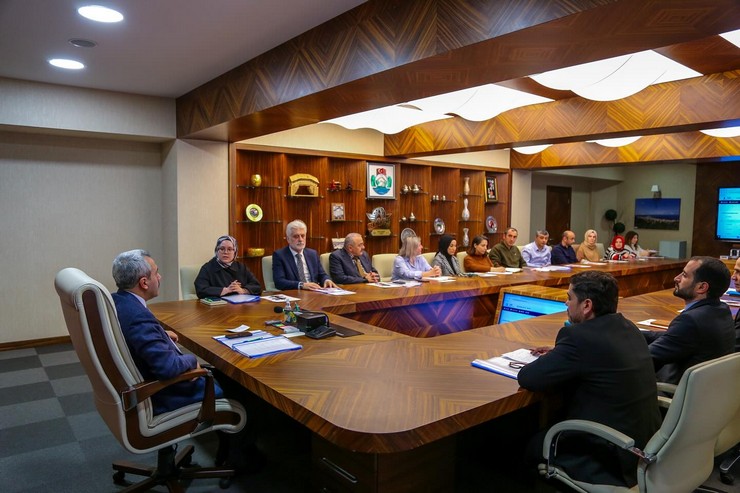 rize-valisi-ihsan-selim-baydas-il-istihdam-kurulu-toplantisinda-gundeme-gelen-konular-uzerine-yapilan-calismalarla-ilgili-durum-degerlendirme-toplantisi-duzenledi-1.jpg