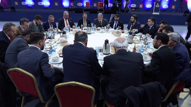 yeniden-refah-partisi-genel-baskani-erbakan-istanbulda-iftar-programinda-konustu-2.jpg
