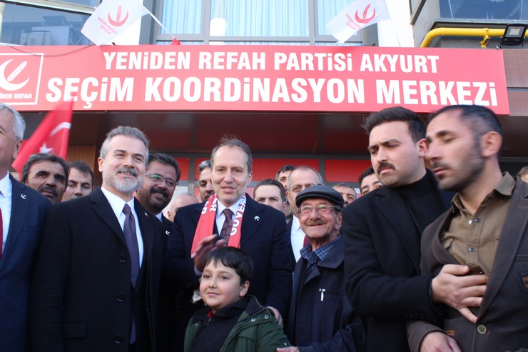 fatih-erbakan-ankara-buyuksehir-belediye-baskan-adayi-suat-kilic-ile-akyurt-secim-koordinasyon-merkezi-acilisina-katildi-1.jpg
