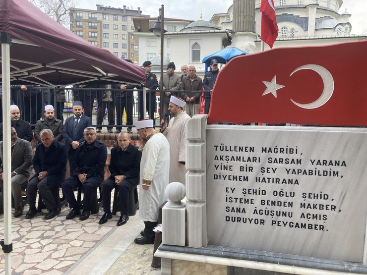 rizede-canakkale-sehitleri-kuran-i-kerim-ve-dualarla-anildi-8.jpg