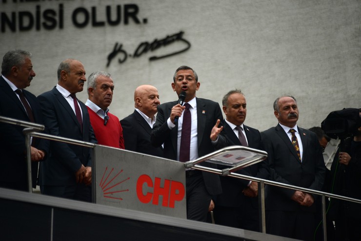 chp-genel-baskani-ozgur-ozel-31-mart-secim-calismalari-kapsaminda-karadeniz-ziyaretlerine-artvinden-basladi-7.jpg