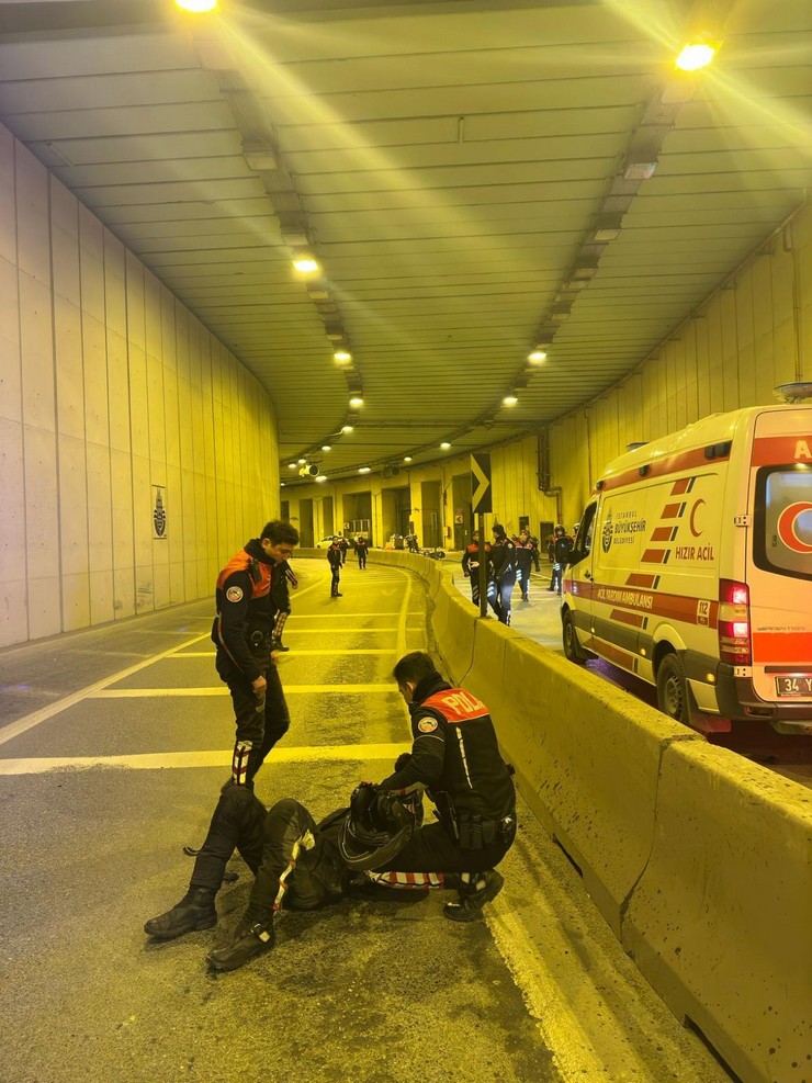 stanbul-sislide-kaza-yapan-motosikletli-polis-memuru-sehit-oldu-5.jpg