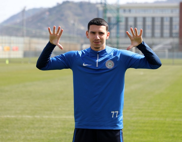 caykur-rizesporlu-altin-zeqiri-istanbulspor-macindan-umutlu-2.jpg