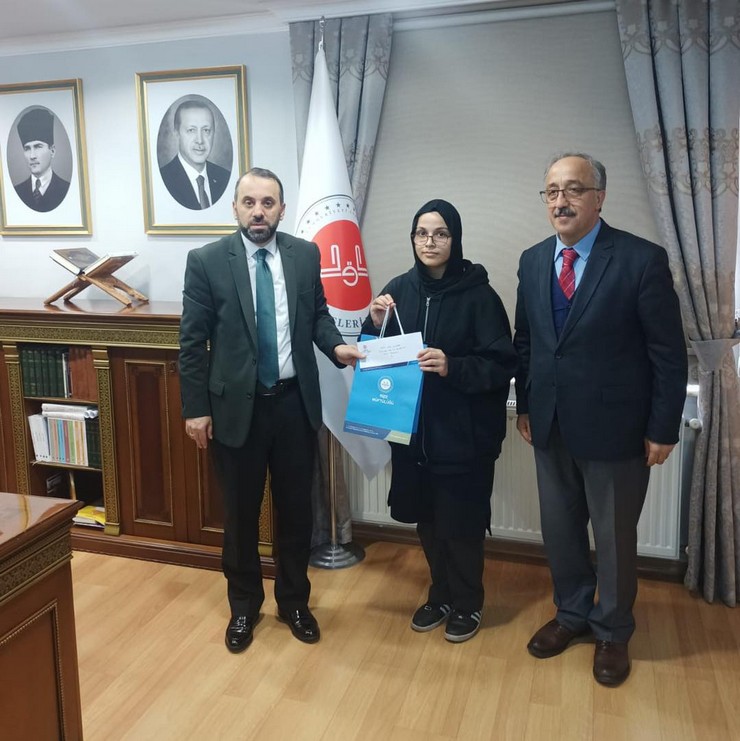 diyanet-isleri-baskanliginin-duzenledigi-yarismalarda-rizede-dereceye-girenler-odullendirildi-1.jpg
