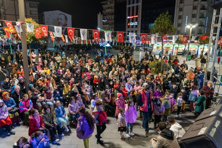 rize-belediyesi-ramazan-etkinliklerinde-eglence-devam-ediyor-3.jpg