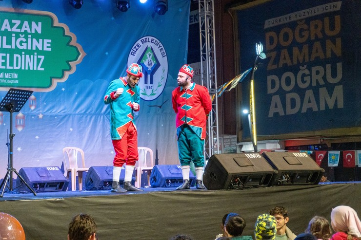 rize-belediyesi-ramazan-etkinliklerinde-eglence-devam-ediyor-8.jpg