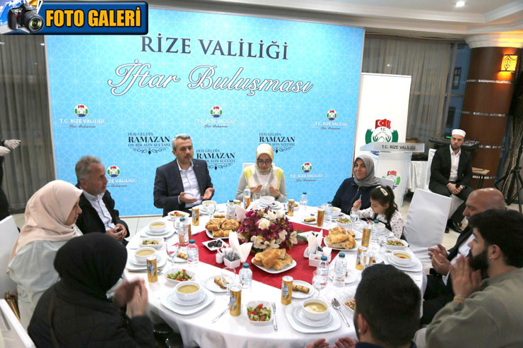 rize-valisi-ihsan-selim-baydas-koruyucu-aileler-ile-birlikte-iftar-yapti.jpg