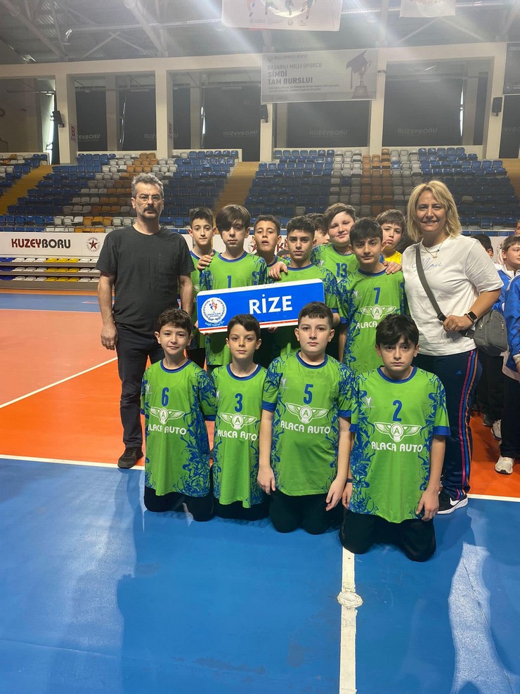 rize-fatih-ortaokulu-aksarayda-duzenlenen-okul-sporlari-kucuk-erkekler-turkiye-hentbol-sampiyonasini-4-tamamladi-1.jpg