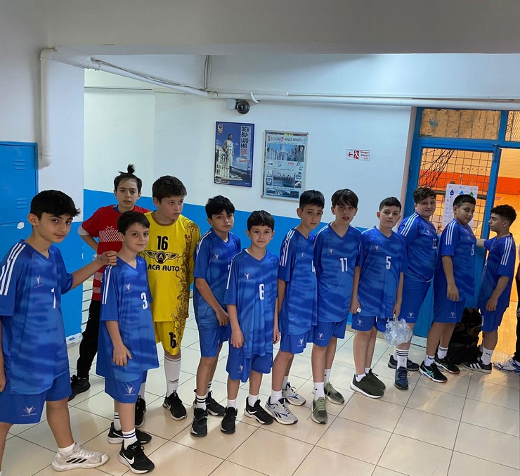 rize-fatih-ortaokulu-aksarayda-duzenlenen-okul-sporlari-kucuk-erkekler-turkiye-hentbol-sampiyonasini-4-tamamladi-4.jpg