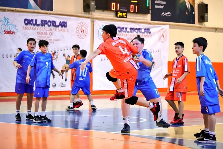 rize-fatih-ortaokulu-aksarayda-duzenlenen-okul-sporlari-kucuk-erkekler-turkiye-hentbol-sampiyonasini-4-tamamladi-6.jpg