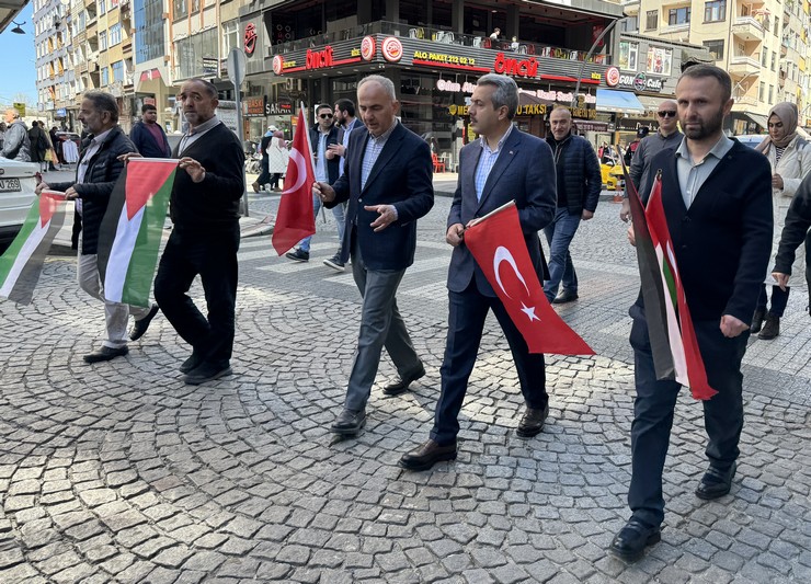 rizede-saglik-calisanlari-sessiz-yuruyus-ile-israili-protesto-etti-2.jpg