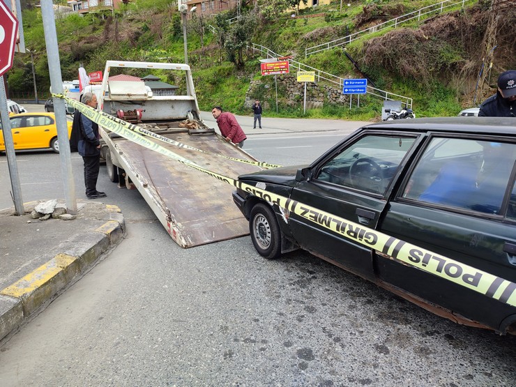 trabzonun-surmene-ilcesin-karadeniz-sahil-yolunda-otomobiliyle-seyir-halindeyken-yol-verme-meselesi-nedeniyle-tartistigi-diger-otomobil-surucusu-bayram-tepegozu-35.jpg