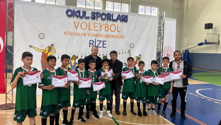 2023-2024-sezonu-okul-sporlari-voleybol-kucukler-turkiye-birinciligi-heyecani-rizede-yasandi-1.jpg