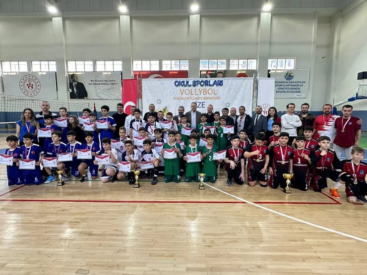 2023-2024-sezonu-okul-sporlari-voleybol-kucukler-turkiye-birinciligi-heyecani-rizede-yasandi-4.jpg