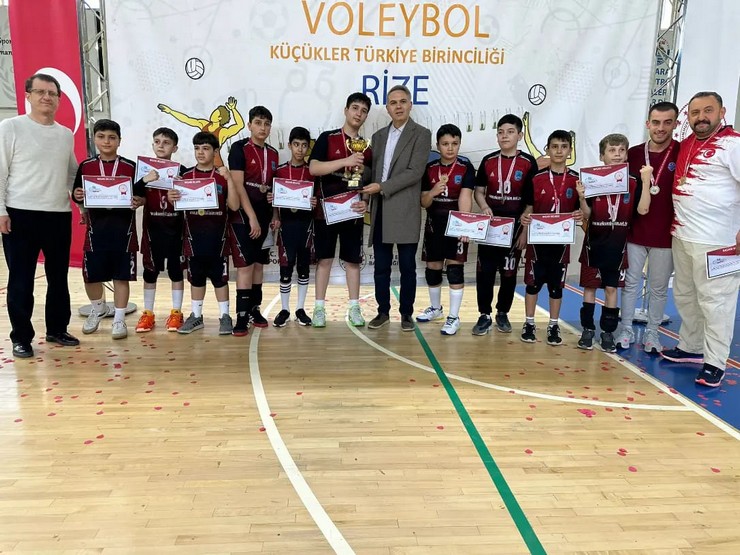 2023-2024-sezonu-okul-sporlari-voleybol-kucukler-turkiye-birinciligi-heyecani-rizede-yasandi-5.jpg