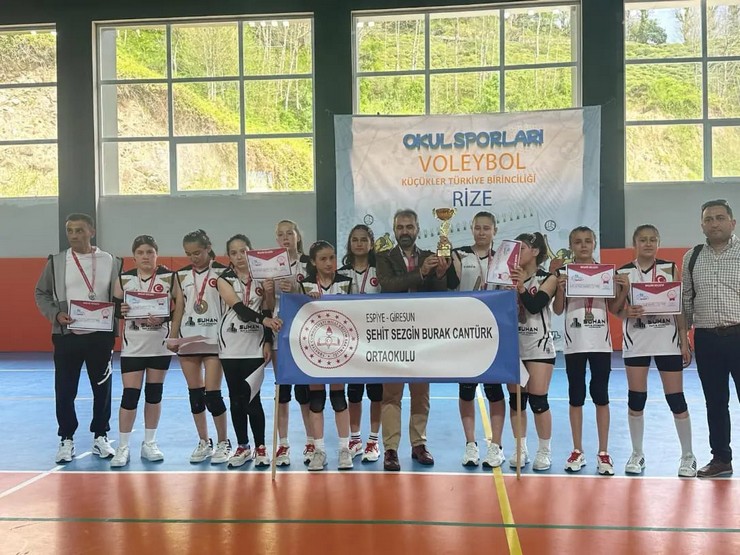 2023-2024-sezonu-okul-sporlari-voleybol-kucukler-turkiye-birinciligi-heyecani-rizede-yasandi-7.jpg