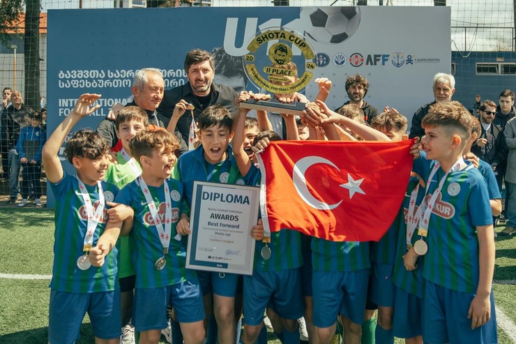 caykur-rizespor-u11-shota-cupta-ikinci-oldu-8.jpg