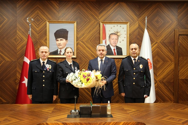 rize-il-emniyet-muduru-murat-turesin-ve-rize-polis-mesleki-egitim-merkezi-muduru-murat-ungor-beraberlerindeki-heyet-ile-birlikte-turk-polis-teskilatinin-179-kurulus-yildo-1.jpg