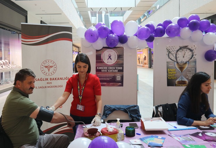 rize-il-saglik-mudurlugu-tarafindan-1-7-nisan-ulusal-kanser-haftasi-kapsaminda-farkindalik-olusturmak-icin-cesitli-etkinlikler-duzenlendi-6.jpg