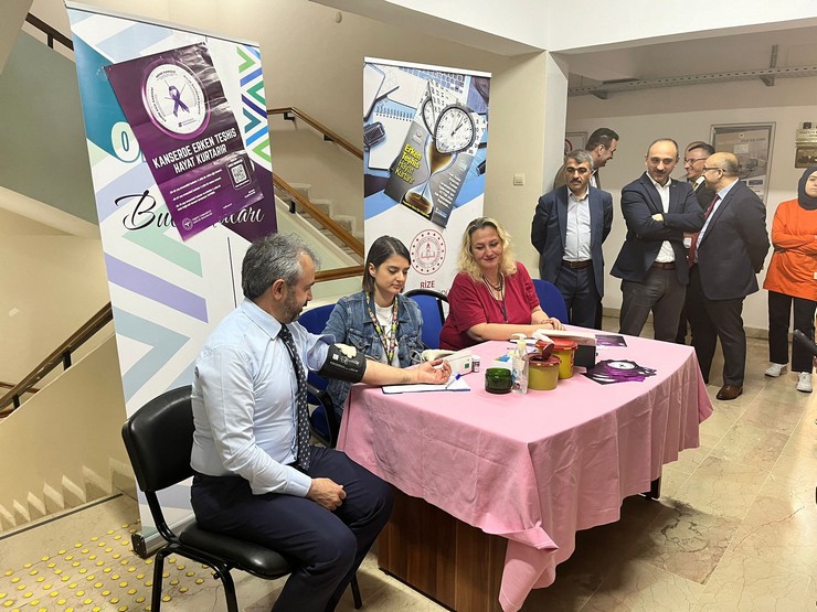 rize-il-saglik-mudurlugu-tarafindan-1-7-nisan-ulusal-kanser-haftasi-kapsaminda-farkindalik-olusturmak-icin-cesitli-etkinlikler-duzenlendi-7.jpg