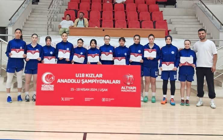 caykur-rizespor-u18-kiz-basketbol-takimi-gurur-verici-bir-basariya-imza-atti-3.jpg