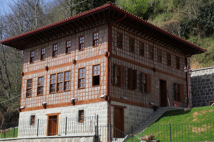 rizenin-guneysu-ilcesinde-150-yillik-tarihi-konak-restorasyon-edildi-2.jpg