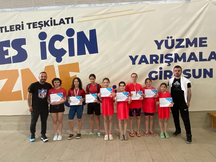 guneysu-spor-yuzme-antrenoru-ve-sporcusu-ceyda-duskun-giresunda-duzenlenen-herkes-icin-yuzme-projesi-yuzme-yarislarinda-kategorisinde-bolge-birincisi-olarak-konyadaki-f.jpg