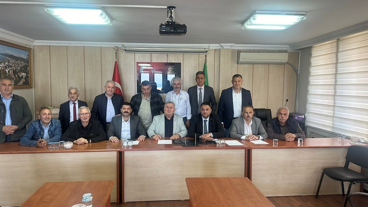 rize-artvin-trabzon-ve-giresundaki-ziraat-odalari-rizede-bir-araya-gelerek-yas-cay-taban-fiyati-icin-ortak-bir-fiyat-aciklamasi-yapti-2.jpg