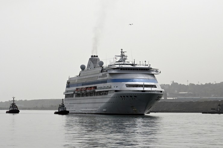 sezonun-ilk-kruvaziyeri-astoria-grande-trabzon-limanina-geldi-1.jpg
