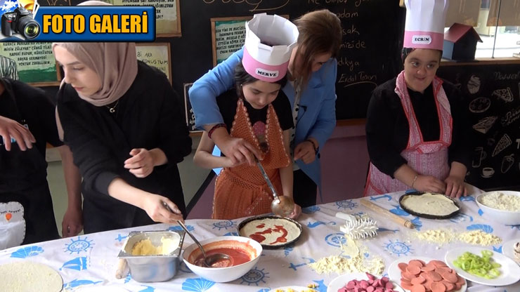 rizede-ozel-egitim-ogrencileri-kendi-pizzalarini-yapip-yemenin-mutlulugunu-yasadi-foto-galeri.jpg
