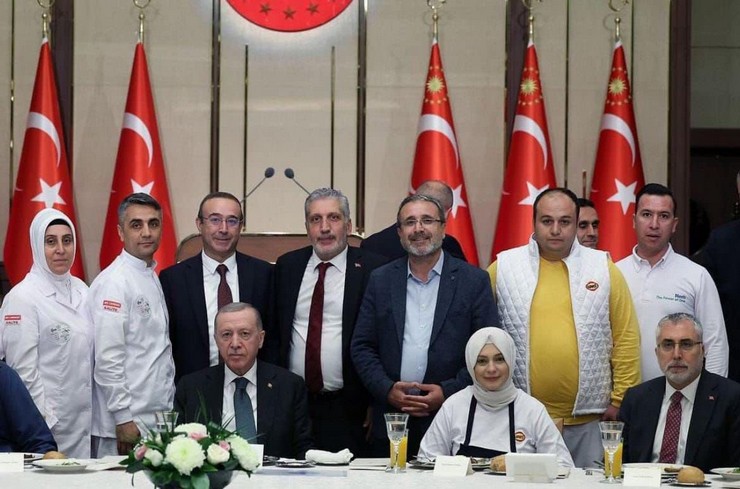 oz-gida-is-sendikasi-caykur-mevsimlik-iscilerinin-sorun-ve-taleplerinin-bir-kez-daha-cumhurbaskani-recep-tayyip-erdogana-iletildigini-bildirdi-1.jpg
